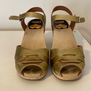 Swedish Hasbeens gold clogs